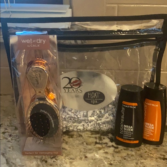 Matrix Other - Gift bag with hair products